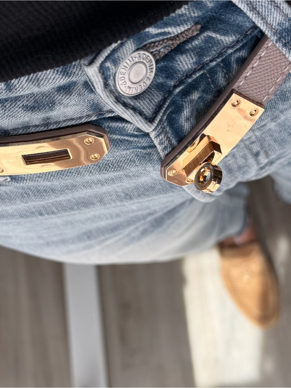 Belt in beige with gold hardware